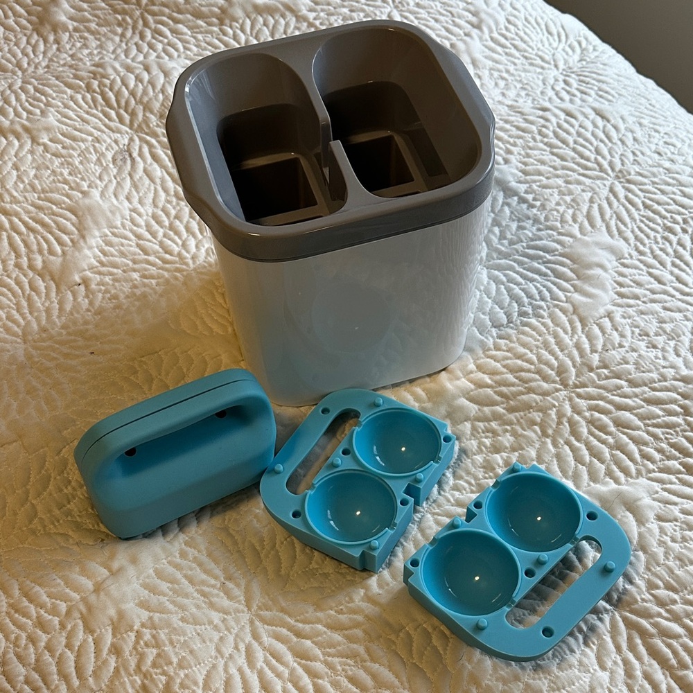 Gray and Blue Ice Cube Tray Set